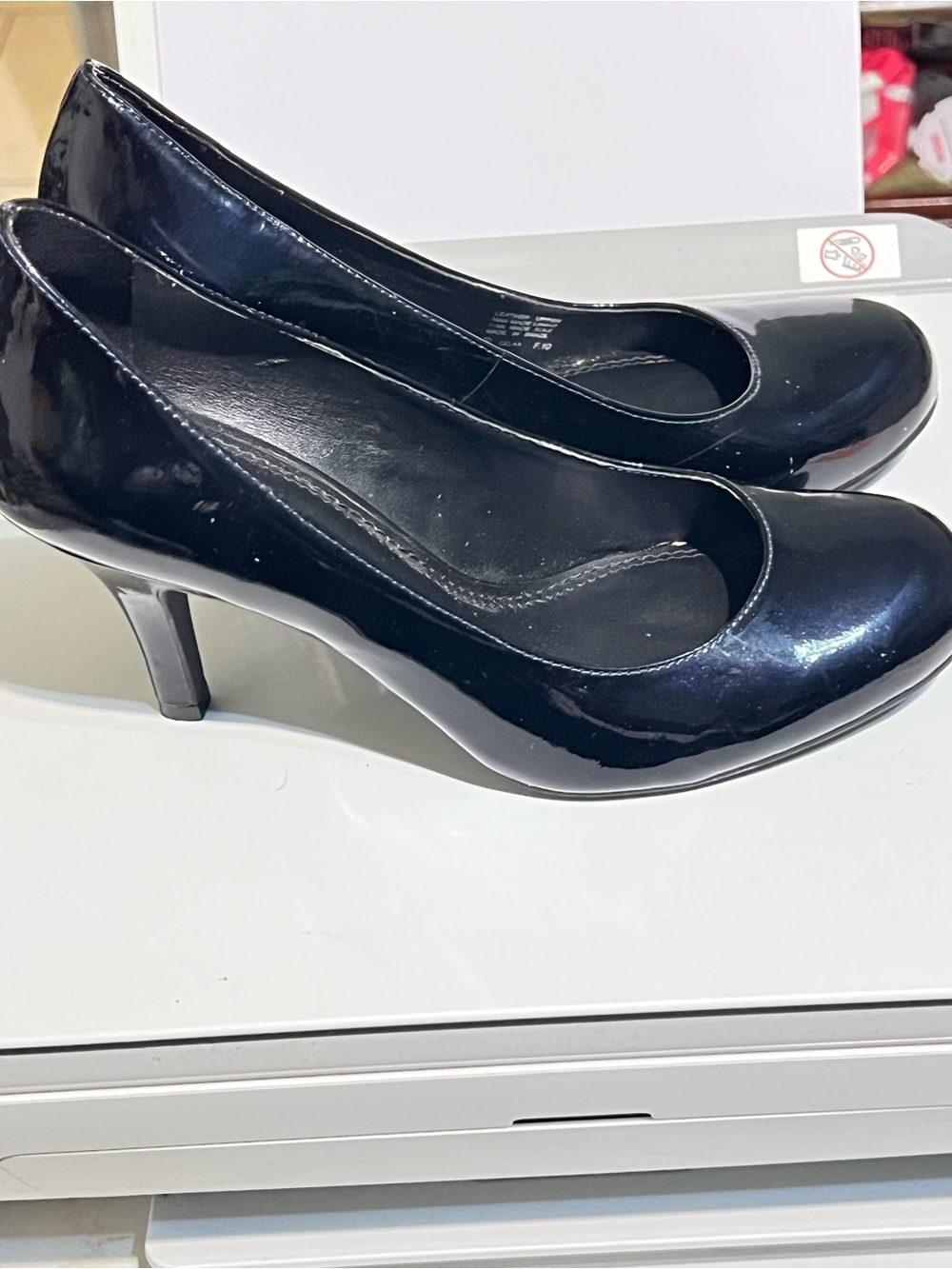 GIANNI BINI, Classic Black Patent Leather Mid-Heel Pumps